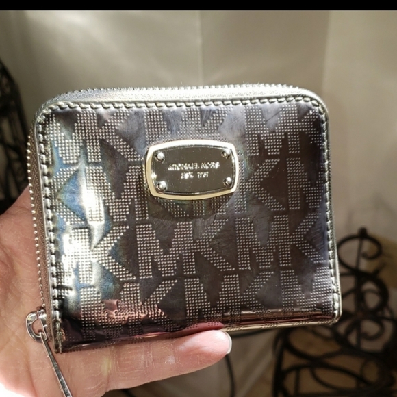 Michael Kors Silver Metallic Mirror Satchel Bag & Wallet Set - Picture 2 of 16